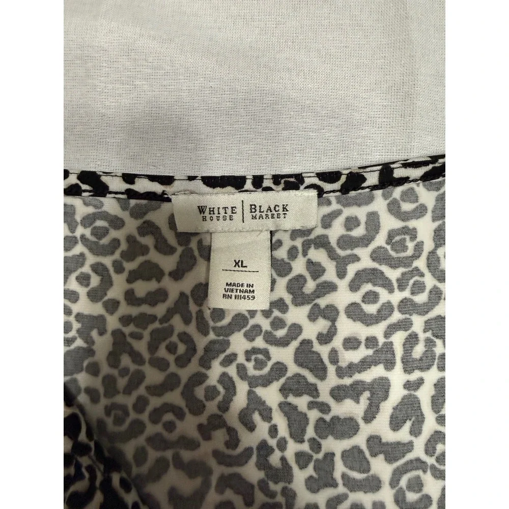 White House Black Market Leopard Print Surplice V-Neck Top XL Black White Animal - Picture 4 of 4